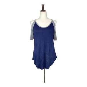 Shiela Rose Cold-Shoulder T-Shirt Medium